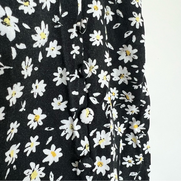 H&M Divided Black Midi Skirt Front Slit Daisy Pattern with Zipper Size 2 - Picture 2 of 4